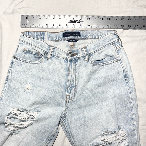 Aeropostale Women's Mom Jeans Size 8 Light Wash Distressed Ripped Denim - Picture 7 of 13